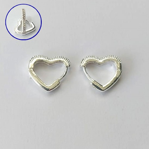 BRINCO FOLHEADO A PRATA COM 50 MILÉSIMO+ VERNIZ DIAMOND BRINCO DE ARGOLA FORMATO CORAÇÃO COM 1 FILEIRA DE MICRO ZIRCÔNIAS 15MM (PRA680) PRBR001372