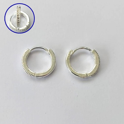 BRINCO FOLHEADO A PRATA COM 50 MILÉSIMO+ VERNIZ DIAMOND BRINCO DE ARGOLA COM 1 FILEIRA DE MICRO ZIRCÔNIAS 12MM (PRA688) PRBR001379