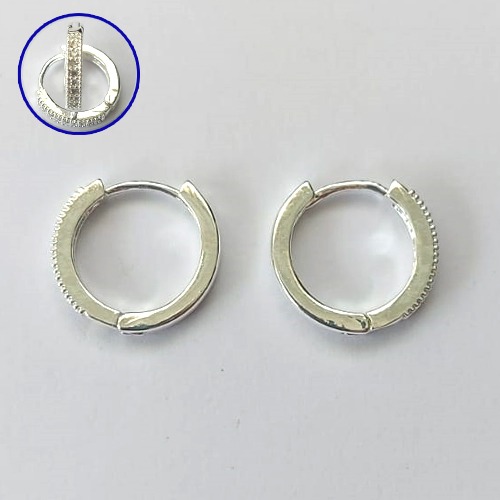 BRINCO FOLHEADO A PRATA COM 50 MILÉSIMO+ VERNIZ DIAMOND BRINCO DE ARGOLA COM 1 FILEIRA DE MICRO ZIRCÔNIAS 14MM (PRA689) PRBR001380