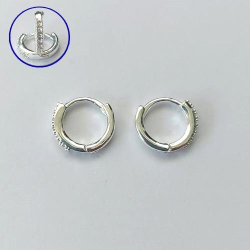 BRINCO FOLHEADO A PRATA COM 50 MILÉSIMO+ VERNIZ DIAMOND BRINCO DE ARGOLA COM 1 FILEIRA DE MICRO ZIRCÔNIAS 11MM (PRA690) PRBR001381