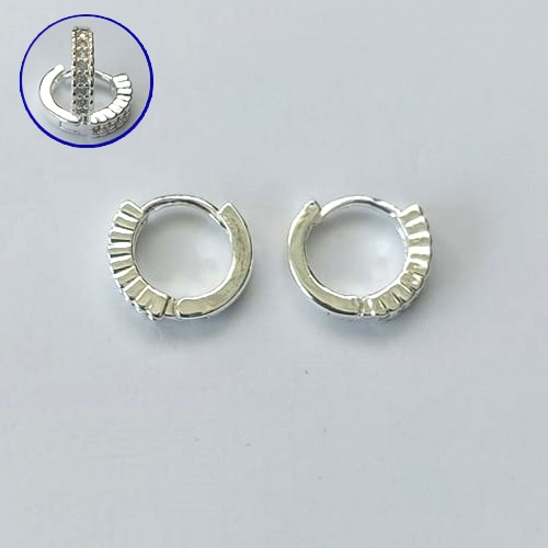 BRINCO FOLHEADO A PRATA COM 50 MILÉSIMO+ VERNIZ DIAMOND BRINCO DE ARGOLA COM 1 FILEIRA DE MICRO ZIRCÔNIAS 11MM (PRA693) PRBR001384