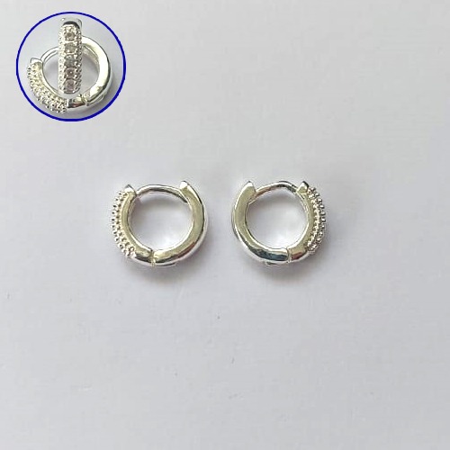 BRINCO FOLHEADO A PRATA COM 50 MILÉSIMO+ VERNIZ DIAMOND BRINCO DE ARGOLA COM 1 FILEIRA DE MICRO ZIRCÔNIAS 10MM (PRA699) PRBR001391