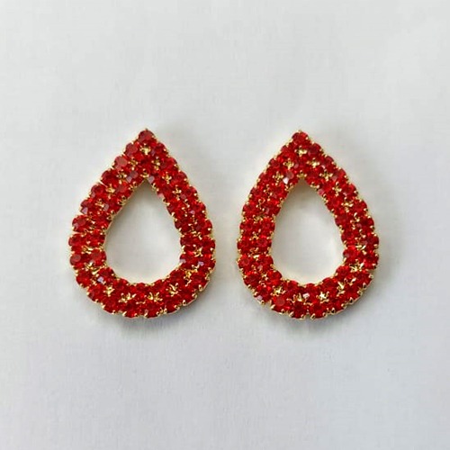 BRINCO FOLHEADO A OURO - BANHADO COM 5 MILÉSIMOS + VERNIZ DIAMOND - BRINCO DE PINO GOTA VAZADA CRAVEJADO EM MICROS ZIRCÔNIAS VERMELHAS 23MM - (OURO761) OUBR000403