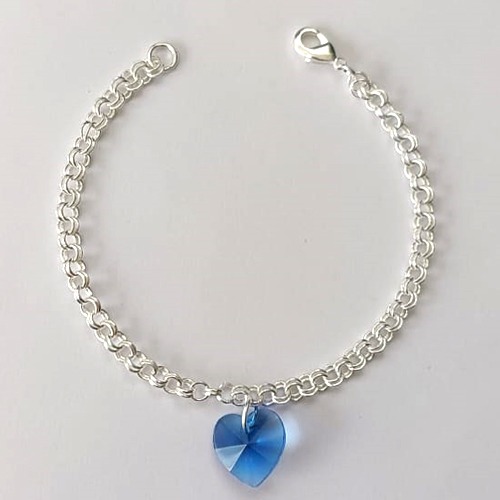 PULSEIRA FOLHEADA A PRATA COM 50 MILÉSIMOS + VERNIZ DIAMOND - CORRENTE ELOS DUPLOS E PINGENTE CORAÇÃO AZUL EM VIDRO - TAMANHO: 18CM E FECHO LAGOSTA - (PRA723) PRPS001201
