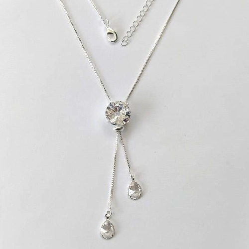 GARGANTILHA FOLHEADA A PRATA COM 50 MILÉSIMOS + VERNIZ DIAMOND CORRENTE VENEZIANA GRAVATINHA 450CM COM PINGENTE EM ZIRCÔNIAS GOTAS E PEDRA EM ZIRCÔNIA CRISTAL 12MM - PRGG001503