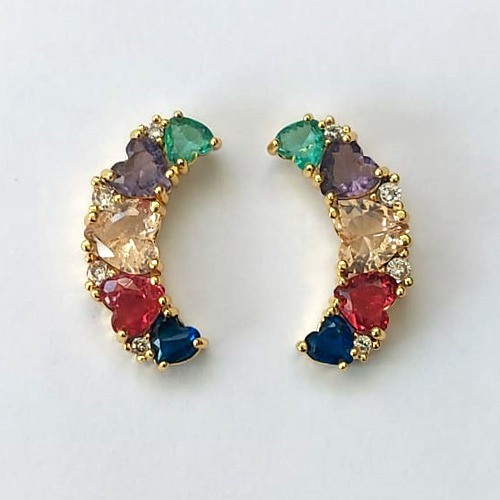 BRINCO FOLHEADO A OURO COM VERNIZ DIAMOND - BRINCO DE PINO MEIA LUA COM ZIRCÔNIAS COLORIDAS 21MM - (OURO811) OUBR000417