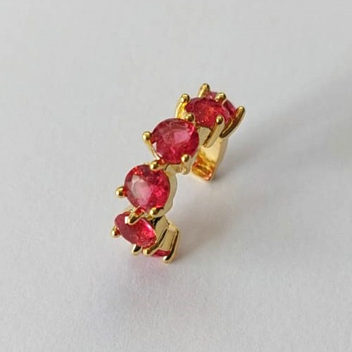 BRINCO FOLHEADO A OURO - BANHADO COM 5 MILÉSIMOS + VERNIZ DIAMOND - EAR CUFF COM ZIRCÔNIAS ROSAS 4X16MM (VENDIDO POR UNIDADE) - OURO848 OUBR000426