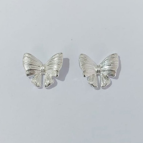 BRINCO FOLHEADO A PRATA COM 50 MILÉSIMOS + VERNIZ DIAMOND - BRINCOS DE PINO MODELO LAÇO 15MM (PRA772) PRBR001425