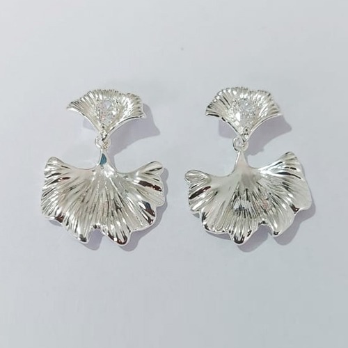 BRINCO FOLHEADO A PRATA COM 50 MILÉSIMOS + VERNIZ DIAMOND - BRINCOS DE PINO MODELO FOLHA 15MM (PRA770) PRBR001427