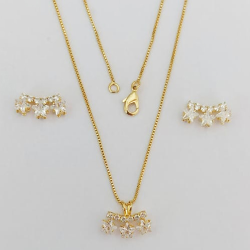 CONJUNTO FOLHEADO A OURO - BANHADO COM 5 MILÉSIMOS + VERNIZ DIAMOND(CJA1090) - CONJUNTO COM BRINCOS DE PINO ESTRELAS DE ZIRCÔNIA E PINGENTE ESTRELA DE ZIRCÔNIA 15MM - (OURO958) OUCJ000216