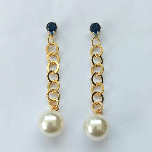 BRINCO FOLHEADO A OURO - BANHADO COM 5 MILÉSIMOS + VERNIZ DIAMOND - BRINCO DE PINO BASE COM ZIRCÔNIA AZUL COM ELOS E PÉROLA 9MM - (OURO773)OUBR000449