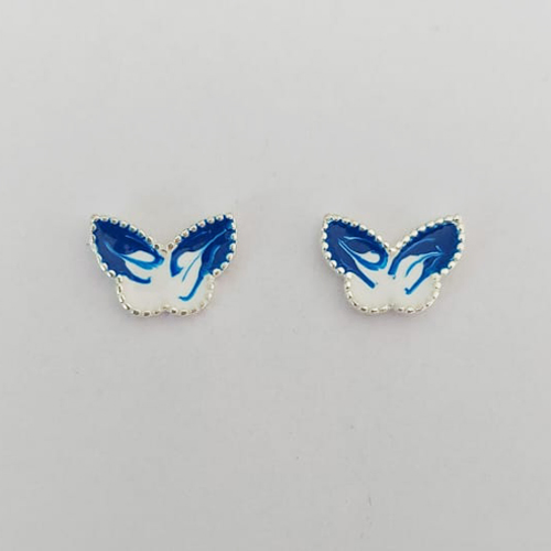 BRINCO FOLHEADO A PRATA COM 50 MILÉSIMOS + VERNIZ DIAMOND - BRINCO DE PINO BORBOLETA AZUL COM BRANCA 8MM (PRA822) PRBR001462