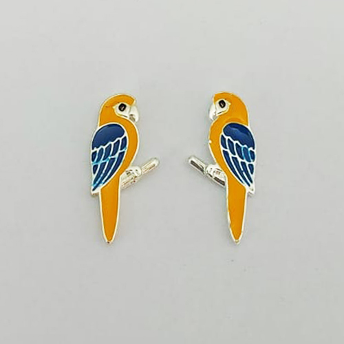 BRINCO FOLHEADO A PRATA COM 50 MILÉSIMOS + VERNIZ DIAMOND - BRINCO DE PINO ARARA AMARELA COM AZUL ESMALTADA 9MM (PRA839) PRBR001483