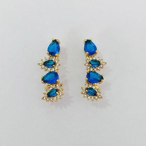 BRINCO FOLHEADO A OURO COM VERNIZ DIAMOND - BRINCO DE PINO MEIA LUA COM ZIRCÔNIAS AZUÍS 21MM - (OURO1073) OUBR000458