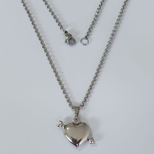 GARGANTILHA EM AÇO INOXIDÁVEL - CORRENTE DE 45CM (BCL33) PINGENTE CORAÇÃO DUPLO COM FLECHA 20MM (AÇO2316) ACGG000514