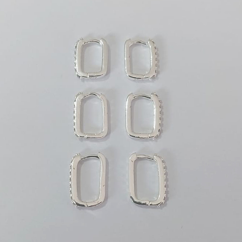 BRINCO FOLHEADO A PRATA - BRINCO DE TRIO ARGOLAS QUADRADA CRAVEJADAS EM MICROS ZIRCÔNIAS TAMANHOS 11/10/9MM LARGURA 2MM PRBR001495