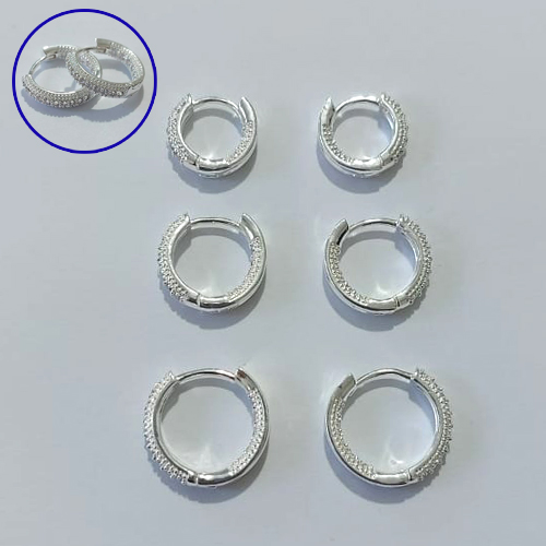 BRINCO FOLHEADO A PRATA - BRINCO DE TRIO ARGOLAS CRAVEJADAS EM MICROS ZIRCÔNIAS TAMANHOS 15/13/11MM LARGURA 3MM PRBR001494
