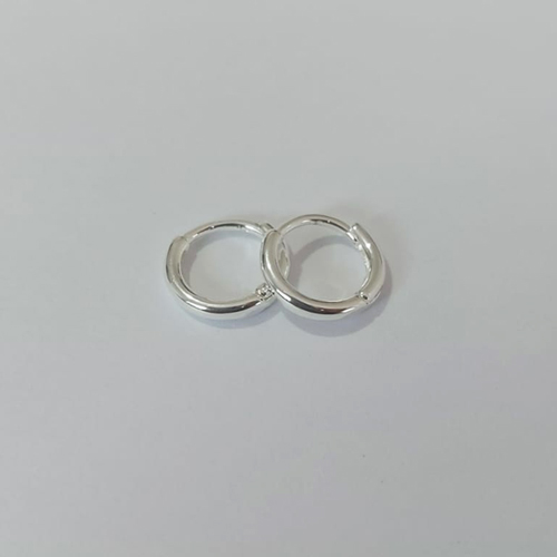 BRINCO FOLHEADO A PRATA COM 50 MILÉSIMO+ VERNIZ DIAMOND - BRINCO DE ARGOLA LISA 10MM LARGURA 1,5MM PRBR001501