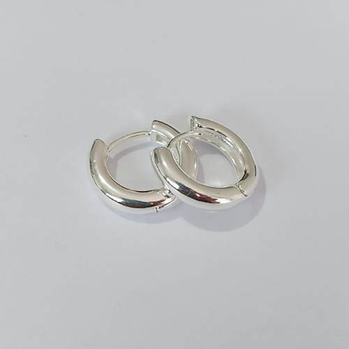 BRINCO FOLHEADO A PRATA COM 50 MILÉSIMO+ VERNIZ DIAMOND - BRINCOS DE ARGOLA LISA 17MM LARGURA 4MM PRBR001504