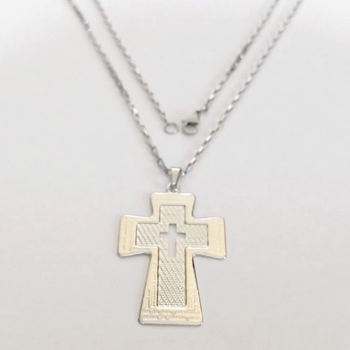 GARGANTILHA EM AÇO INOXIDÁVEL - CORRENTE DE 60CM (AÇO1012) PINGENTE CRUCIFIXO CRUZ VAZADA PAI NOSSO NA BORDA 40MM - ACGG000549
