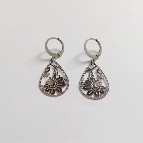 BRINCO EM AÇO INOXIDÁVEL - BRINCO DE ARGOLA DE PRESSÃO PINGENTE FLOR 2MM - COMPOSIÇÃO: AÇO INOXIDÁVEL (AÇO0298) - ACBR000488