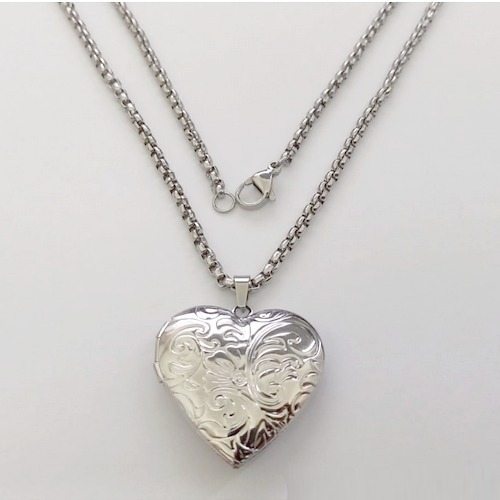 GARGANTILHA EM AÇO INOXIDÁVEL - CORRENTE DE 50CM (ACO24) PINGENTE CORAÇÃO DESENHADO RELICÁRIO 30MM( AÇO0305) - ACGG000552