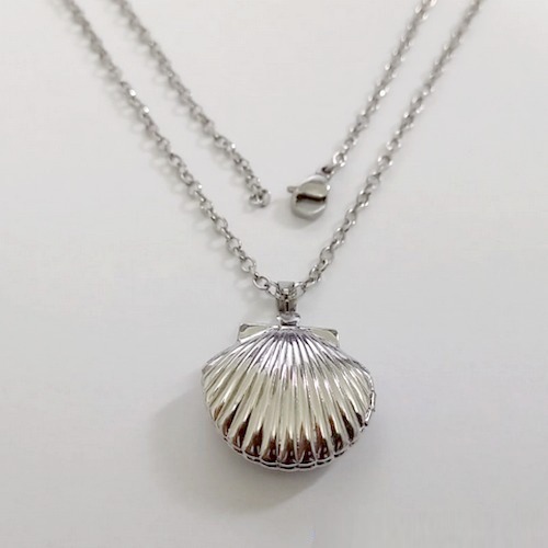 GARGANTILHA EM AÇO INOXIDÁVEL - CORRENTE DE 50CM (ACO03C) PINGENTE CONCHA RELICÁRIO 20MM( AÇO0308) - ACGG000554