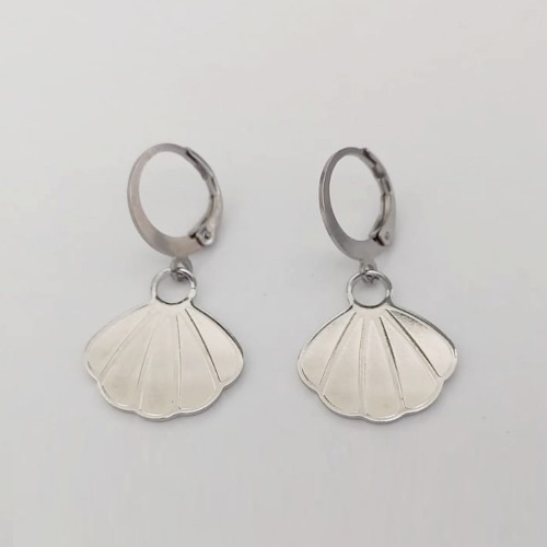 BRINCO EM AÇO INOXIDÁVEL - BRINCO DE ARGOLA DE PRESSÃO PINGENTE CONCHA 20MM - COMPOSIÇÃO: AÇO INOXIDÁVEL (AÇO0312) - ACBR000490