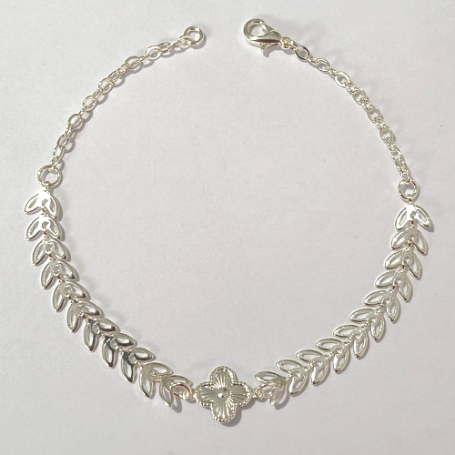 PULSEIRA FOLHEADA A PRATA COM 50 MILÉSIMOS + VERNIZ DIAMOND - PULSEIRA ESCAMAS COM TREVO - TAMANHO: 20CM E FECHO LAGOSTA - PRPS001254