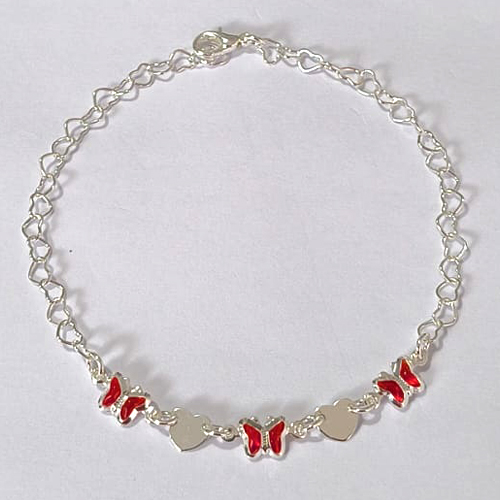 PULSEIRA FOLHEADA A PRATA COM 50 MILÉSIMOS + VERNIZ DIAMOND - PULSEIRA COM BORBOLETAS CRISTAIS VERMELHAS E CORAÇÕES - TAMANHO: 21CM E FECHO LAGOSTA - PRPS001264