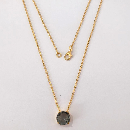 GARGANTILHA FOLHEADA A OURO - BANHADO COM 5 MILÉSIMOS + VERNIZ DIAMOND - CORRENTE CADEADO 45CM E PINGENTE EM ZIRCÔNIA REDONDA FUMÊ 10MM - (OURO1170) OUGG000242