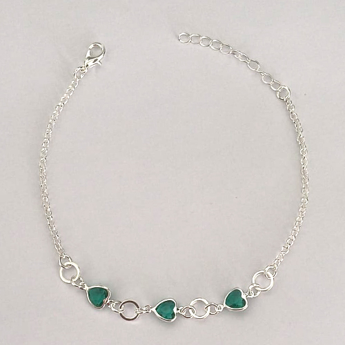 PULSEIRA FOLHEADA A PRATA COM 50 MILÉSIMOS + VERNIZ DIAMOND - PULSEIRA 17CM COM CORAÇÕES DE VIDRO VERDE + EXTENSOR E FECHO LAGOSTA - PRPS001265