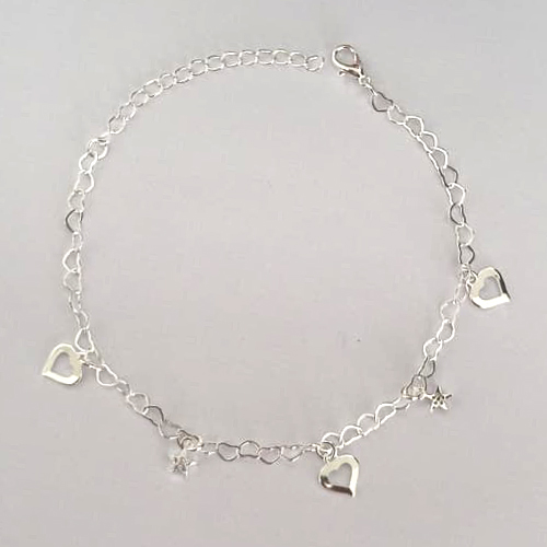 PULSEIRA FOLHEADA A PRATA COM 50 MILÉSIMOS + VERNIZ DIAMOND - PULSEIRA 17CM CORAÇÕES VAZADOS E ESTRELAS COM MICRO ZIRCÔNIAS + EXTENSOR E FECHO LAGOSTA - PRPS001269