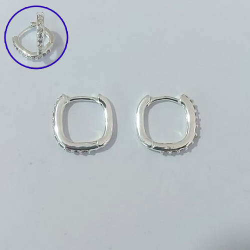 BRINCO FOLHEADO A PRATA 50 MILÉSIMOS + VERNIZ DIAMOND - BRINCO DE ARGOLA QUADRADA CRAVEJADA COM MICRO ZIRCÔNIAS 12MM - PRBR001530