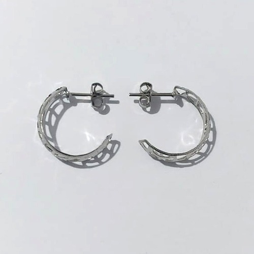 BRINCO EM AÇO INOXIDÁVEL - BRINCO ARGOLA DETALHES VAZADOS 5X20MM (ARGI0407) - COMPOSIÇÃO: AÇO INOXIDÁVEL - (AÇO2235)- ACBR000508