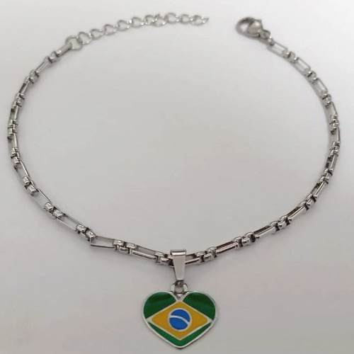 PULSEIRA EM AÇO INOXIDÁVEL - PULSEIRA (BCOL058) 18CM COM PINGENTE BANDEIRA DO " BRASIL " RESINADA EM FORMATO CORAÇÃO DE 13MM (AÇO3025) - ACPS000763