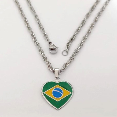 GARGANTILHA EM AÇO INOXIDÁVEL - CORRENTE 45CM COM PINGENTE BANDEIRA DO BRASIL FORMATO CORAÇÃO 20MM - FECHO LAGOSTA - COMPOSIÇÃO: AÇO INOXIDÁVEL(AÇO3044) - ACGG000569