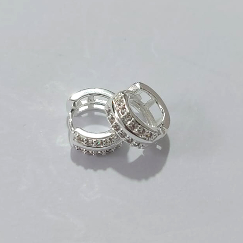 BRINCO FOLHEADO A PRATA COM 50 MILÉSIMO+ VERNIZ DIAMOND - BRINCO DE ARGOLA COM 2 FILEIRAS DE MICRO ZIRCÔNIAS 12MM PRBR001566