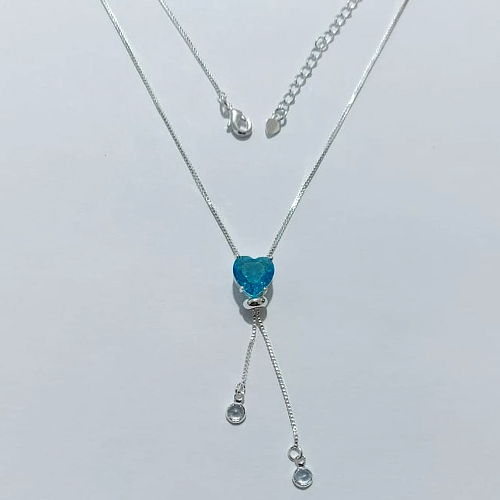 GARGANTILHA FOLHEADA A PRATA COM 50 MILÉSIMOS + VERNIZ DIAMOND CORRENTE VENEZIANA GRAVATINHA 450CM COM PINGENTE EM ZIRCÔNIAS FORMATO CORAÇÃO E PEDRA EM ZIRCÔNIA AZUL 10MM - PRGG001498