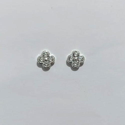 BRINCO FOLHEADO A PRATA COM 50 MILÉSIMO+ VERNIZ DIAMOND - BRINCO DE PINO TREVO COM ZIRCÔNIAS 7MM PRBR001583