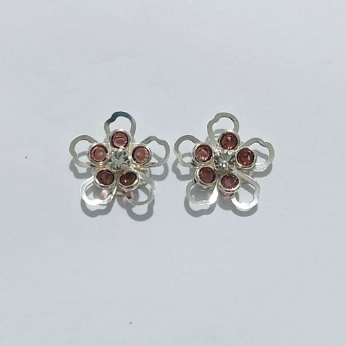 BRINCO FOLHEADO A PRATA COM 50 MILÉSIMOS + VERNIZ DIAMOND - BRINCO DE PINO FLOR COM ZIRCÔNIA E PEDRAS CRISTAIS ROSE 20MM PRBR001589