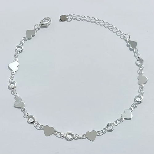 PULSEIRA FOLHEADO A PRATA COM 50 MILÉSIMOS + VERNIZ DIAMOND - PULSEIRA 18CM COM PEDRAS CRISTAIS E CORAÇÕES LISOS + EXTENSOR - PRPS001282