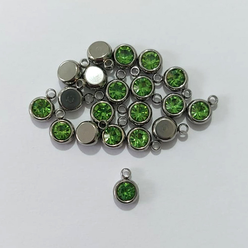 ACESSÓRIOS EM AÇO INOXIDÁVEL - PINGENTE SOLITÁRIO COM PEDRA EM ZIRCÔNIA VERDE CLARA 6MM - ACAC000070