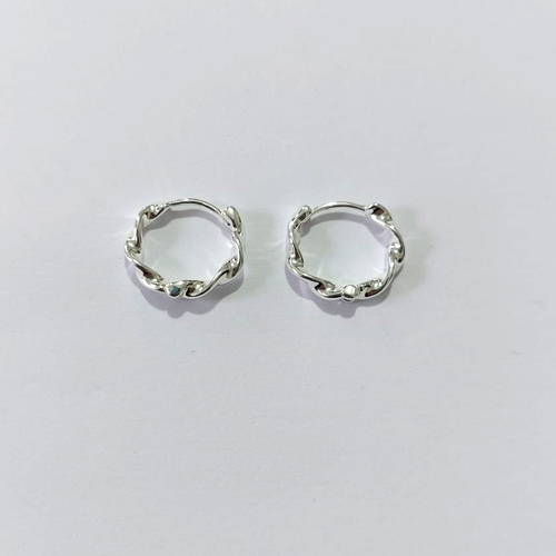 BRINCO FOLHEADO A PRATA COM 50 MILÉSIMO+ VERNIZ DIAMOND - BRINCO DE ARGOLA TRANÇADA 12MM PRBR001591