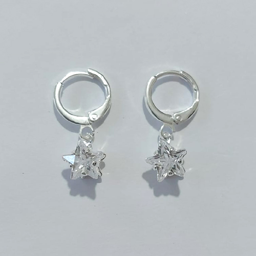 BRINCO FOLHEADO A PRATA + VERNIZ DIAMOND - BRINCO COM ARGOLA DE PRESSÃO PINGENTE ESTRELA 7MM PRBR001605