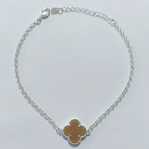 PULSEIRA FOLHEADA A PRATA COM 50 MILÉSIMOS + VERNIZ DIAMOND - PULSEIRA 18CM TREVO BEGE 13MM PRPS001299