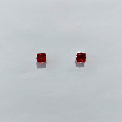BRINCO FOLHEADO A PRATA + VERNIZ DIAMOND - BRINCO DE PINO QUADRADO VERMELHO 6MM PRBR001617