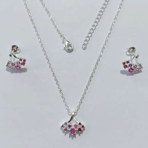 CONJUNTO FOLHEADA A PRATA COM 50 MILÉSIMOS + VERNIZ DIAMOND - CORRENTE CADEADO PINGENTE E BRINCO DE PINO COM MICRO ZIRCÔNIAS COLORIDAS 13MM PRCJ000210