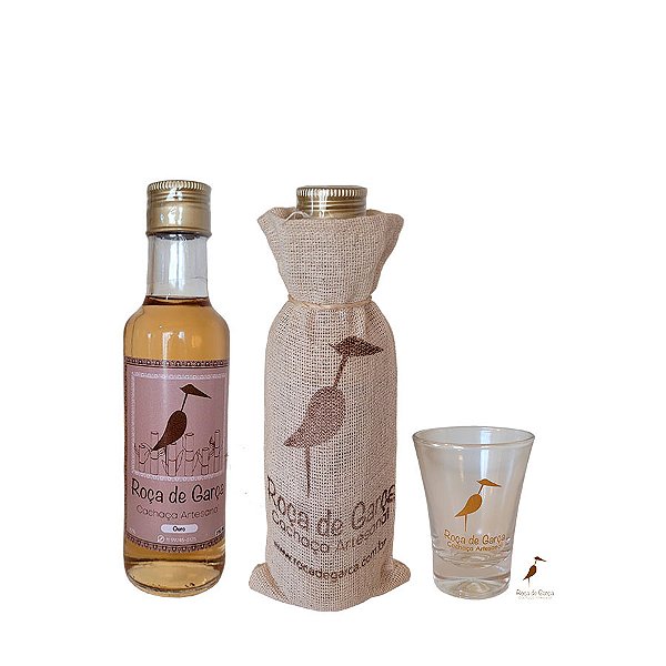 Kit Garrafinha e Copinho Cachaça Roça de Garça Ouro Carvalho 250ml