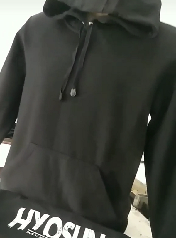 Moletom com capuz e bolso